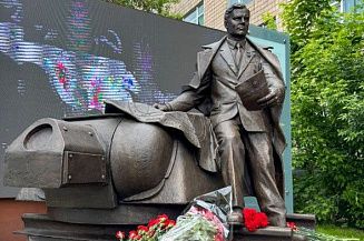 В Москве установили памятник Юрию Максареву 